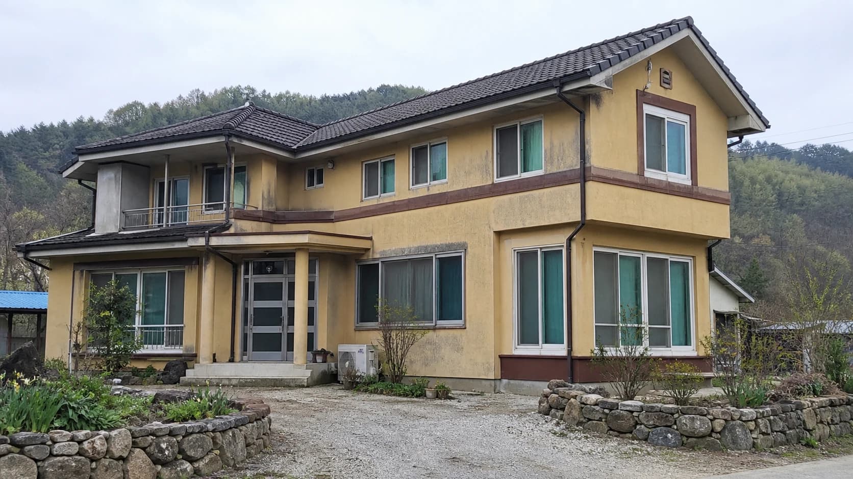 A detached house exterior used as the reference for a paint quantity takeoff