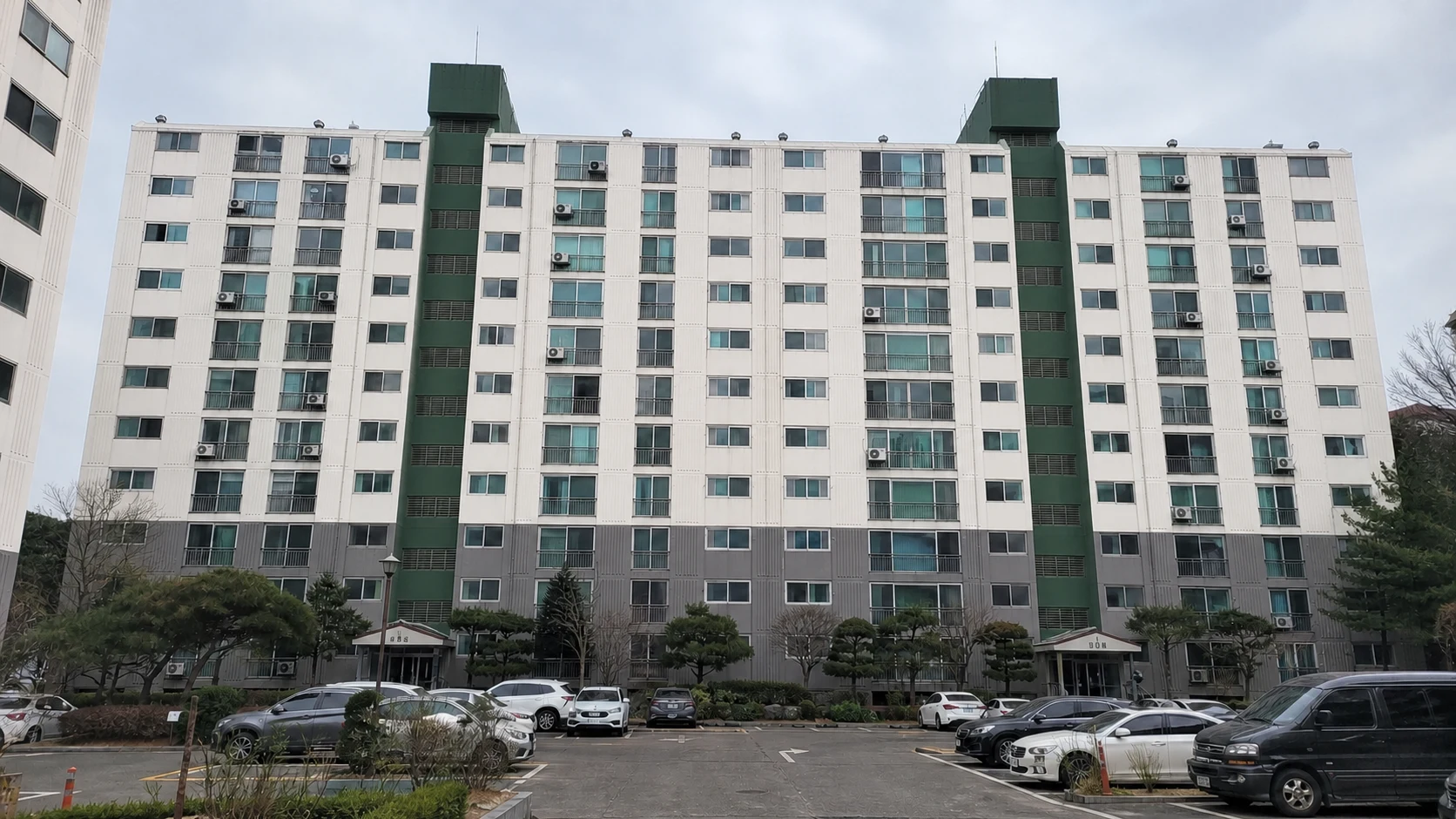 Garam Apartments with the selected repaint option